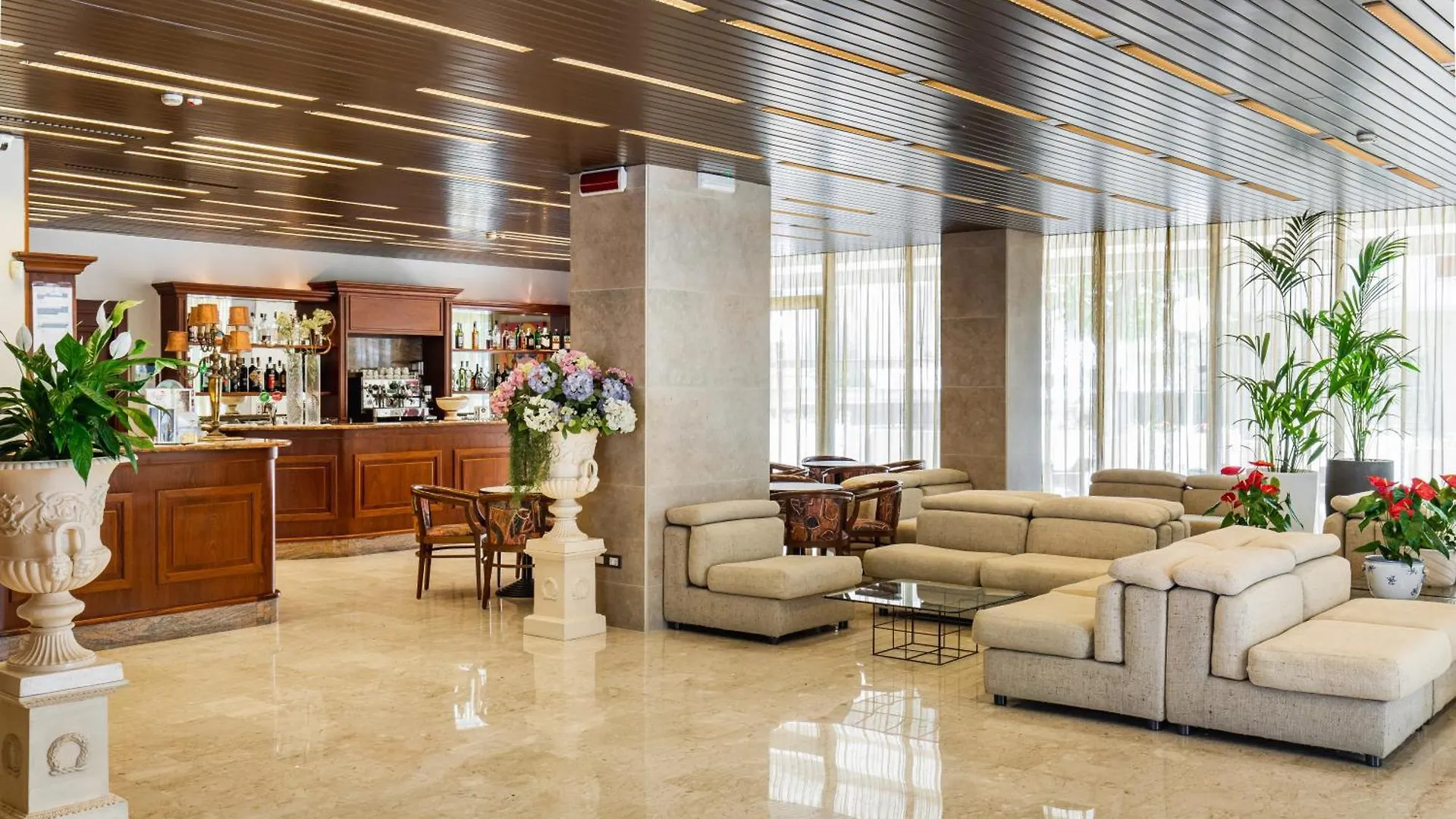 Hotel Ambasciatori Cesenatico 4*,  Italien